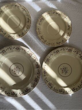 Country English Mikasa Cream Floral Dinner Plate Set -Elegant Home Dining vtg